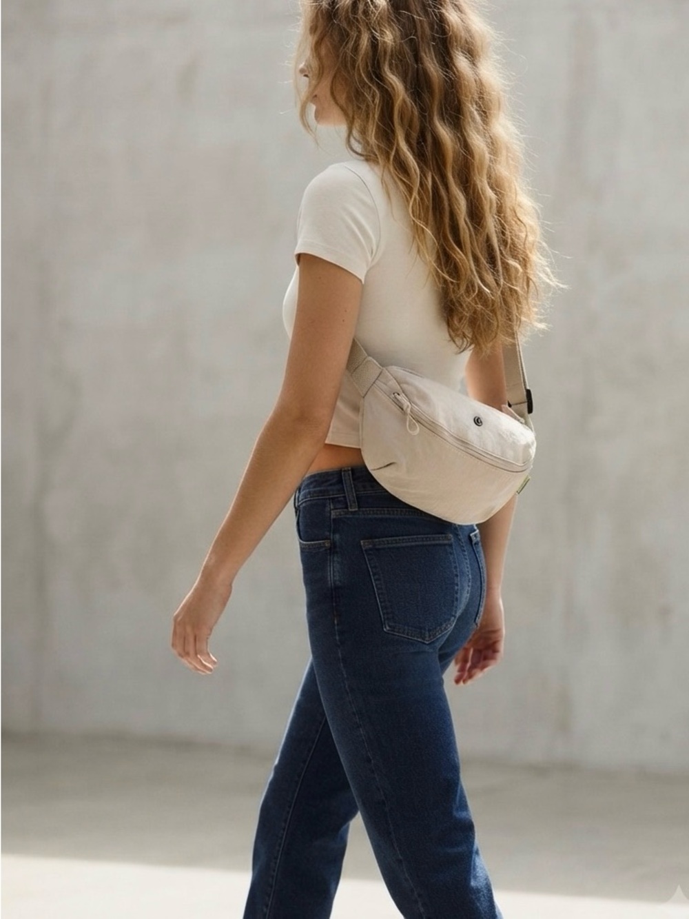 Lightweight Crossbody Chest Bag with 3 Zipper Compartments